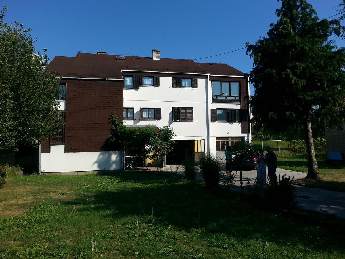 Guesthouse Trikic Drvar Esterno foto