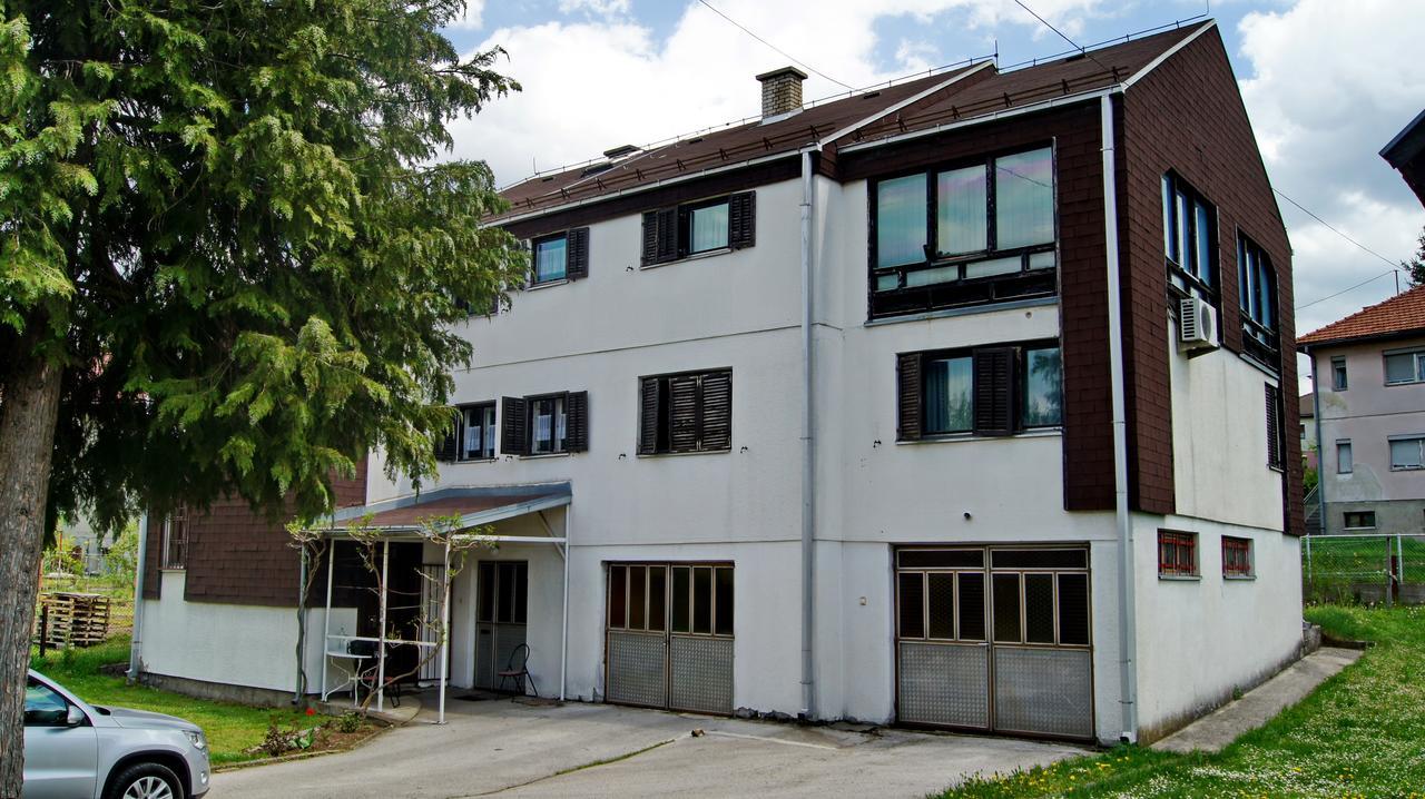 Guesthouse Trikic Drvar Esterno foto